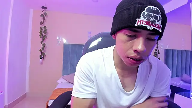 Muscle Scott online show from December 2, 2025, 12:40 pm