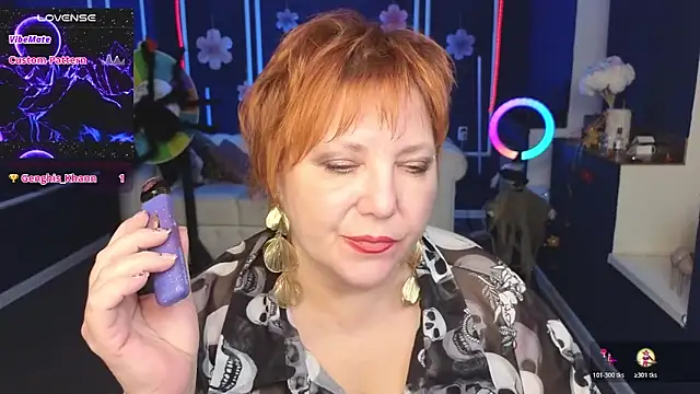 Kira Kenett online show from October 27, 2025, 5:47 pm