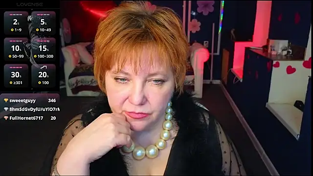 Kira Kenett online show from April 15, 2026, 7:58 pm