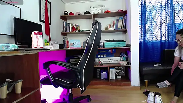 GretaVoss  online show from October 27, 2025, 7:04 pm