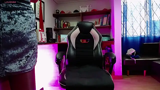 GretaVoss  online show from October 28, 2025, 7:02 pm