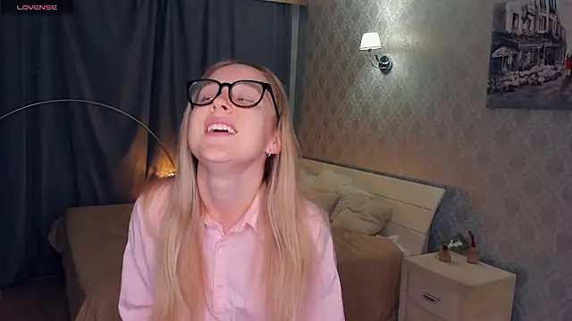 SoonMoor online show from November 12, 2025, 6:12 pm