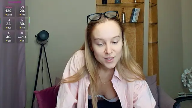 SoonMoor online show from December 13, 2025, 8:04 pm