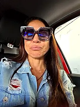 Snapshot of sexy7883 chatting on November 17, 2025, 12:20 pm sexy7883 online show from November 17, 2025, 12:20 pm