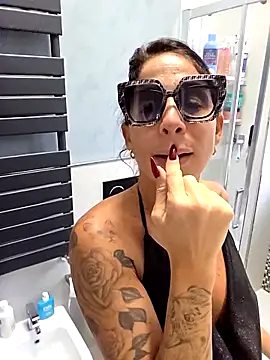 Snapshot of sexy7883 chatting on December 16, 2025, 9:35 am sexy7883 online show from December 16, 2025, 9:35 am