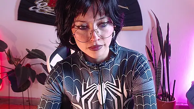 Ellyuwuw online show from March 5, 2026, 7:43 pm