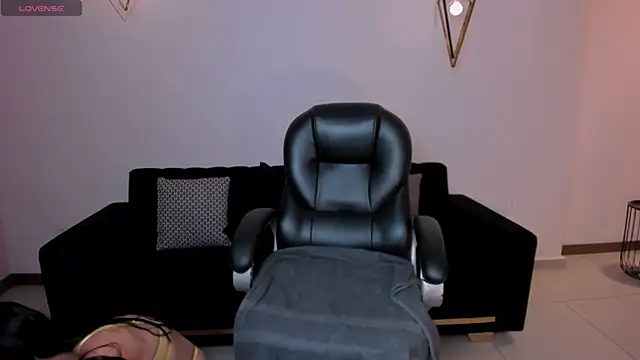 MayaMoretti  online show from December 23, 2025, 3:50 am