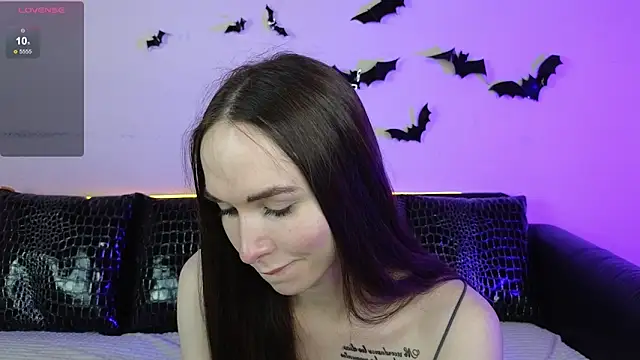 Angeel Kate online show from November 14, 2025, 4:49 am