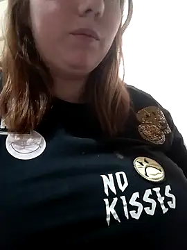 Snapshot of bellita13 chatting on October 22, 2025, 4:39 pm bellita13 online show from October 22, 2025, 4:39 pm