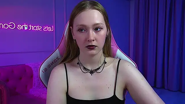AgataFoxley online show from May 27, 2026, 6:26 pm
