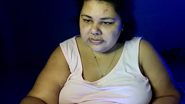 Snapshot of xlatinastar chatting on July 1, 2026, 5:35 pm xlatinastar online show from July 1, 2026, 5:35 pm