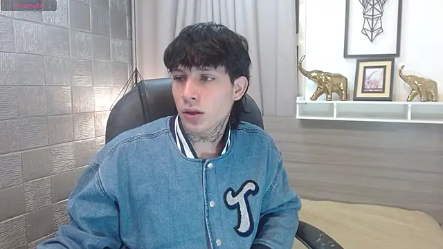 Iantwink18 online show from November 10, 2025, 11:10 pm