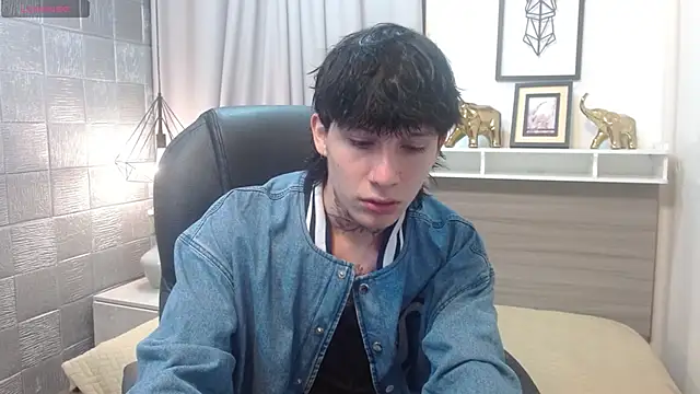 Iantwink18 online show from November 8, 2025, 7:39 pm