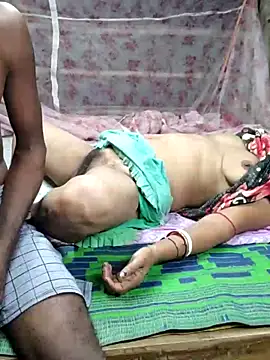 Desi Couple72 online show from September 18, 2025, 4:10 pm