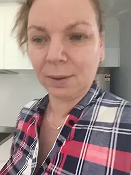 aussiepeaches online show from April 6, 2026, 1:23 am