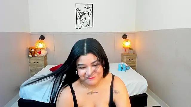 TianaGlow26 online show from November 13, 2025, 7:40 pm