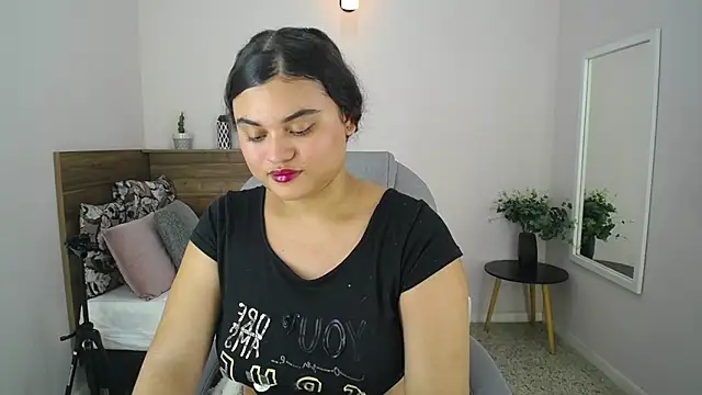 Miabloomm  online show from October 8, 2025, 3:30 am