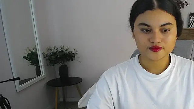 Miabloomm  online show from October 23, 2025, 3:27 am