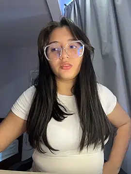 Angeldusttt online show from September 30, 2025, 4:46 pm