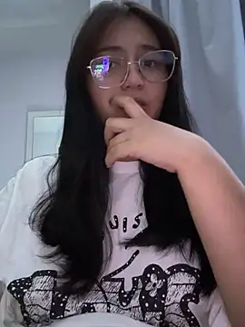 Angeldusttt online show from September 21, 2025, 2:55 pm