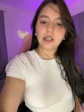 Angeldusttt online show from November 5, 2025, 7:39 pm