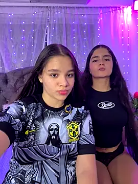 Snapshot of Ashley_and_Zoe chatting on September 18, 2025, 10:24 pm Ashley and Zoe online show from September 18, 2025, 10:24 pm
