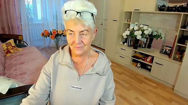 HotandMature online show from December 22, 2025, 10:15 am