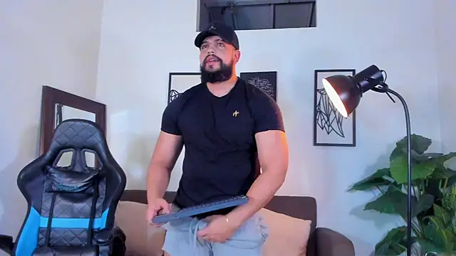 Justin kingX7 online show from May 17, 2026, 4:34 am