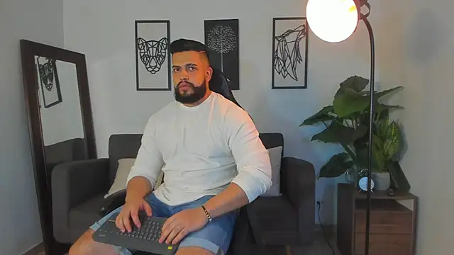 Justin kingX7 online show from April 7, 2026, 2:35 am