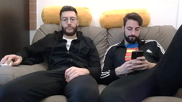 Amicisegreti online show from January 19, 2026, 12:20 pm