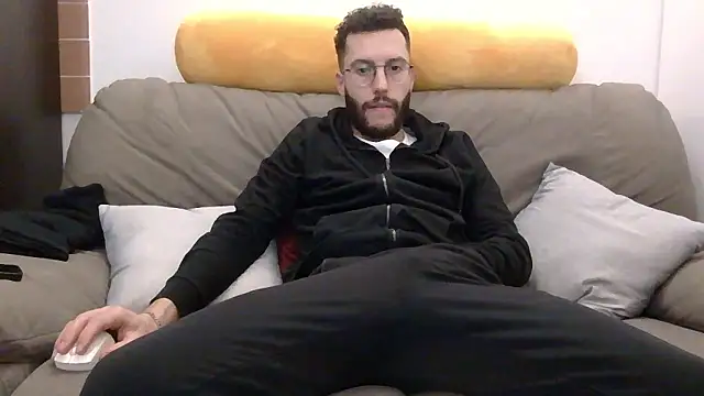 Amicisegreti online show from January 18, 2026, 9:29 pm