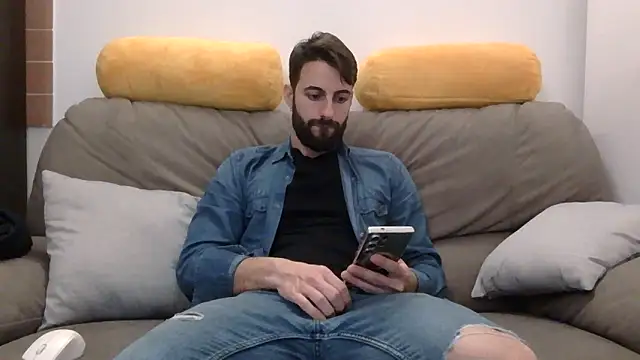 Amicisegreti online show from March 14, 2026, 8:37 pm