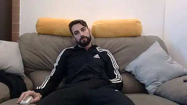 Amicisegreti online show from January 17, 2026, 3:59 pm