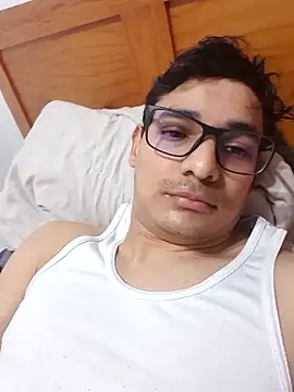 Snapshot of Elcurvo69 chatting on February 20, 2026, 9:39 pm Elcurvo69 online show from February 20, 2026, 9:39 pm