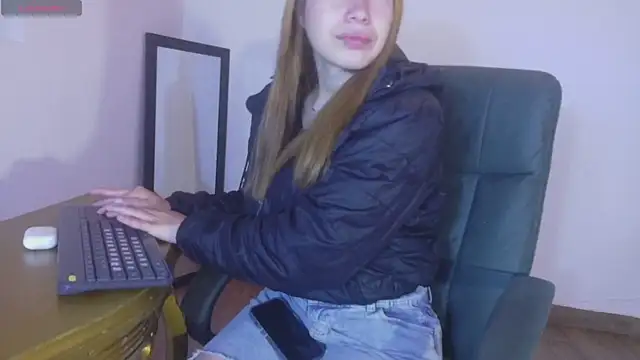 Olivia11  online show from February 12, 2026, 1:44 pm