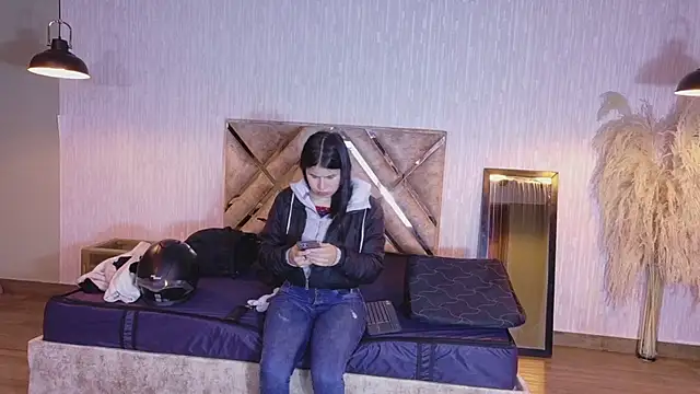 Snapshot of Olivia11_ chatting on April 22, 2026, 12:39 am Olivia11 online show from April 22, 2026, 12:39 am
