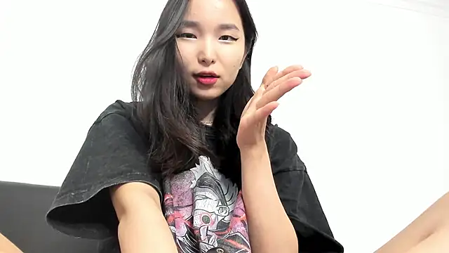 Soyun Mia online show from November 28, 2025, 4:29 pm