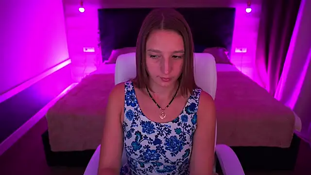 LioraFox online show from September 17, 2025, 4:42 pm