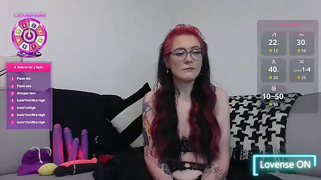 Snapshot of Harley-Moon chatting on November 3, 2025, 10:02 pm Harley-Moon online show from November 3, 2025, 10:02 pm