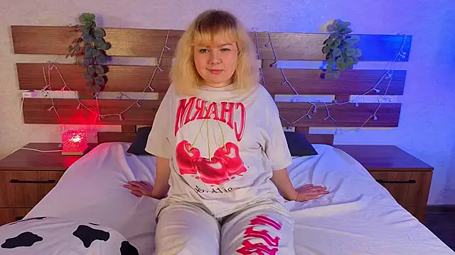 DianaJacobs online show from November 10, 2025, 9:36 am