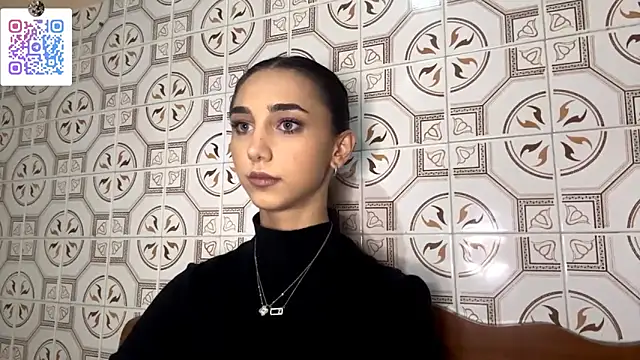 LinaMour online show from December 4, 2025, 10:20 pm