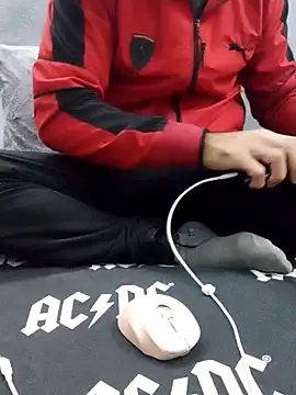 yazinyazin1 online show from December 16, 2025, 6:12 pm