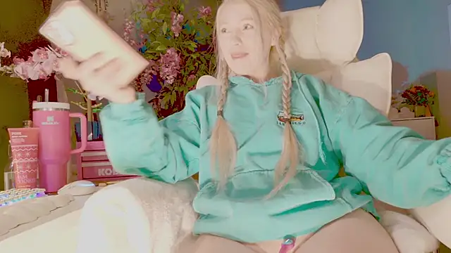 Talulaa online show from March 8, 2026, 1:55 am