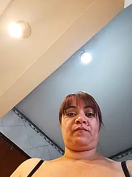 isabella931054 online show from September 29, 2025, 4:01 pm