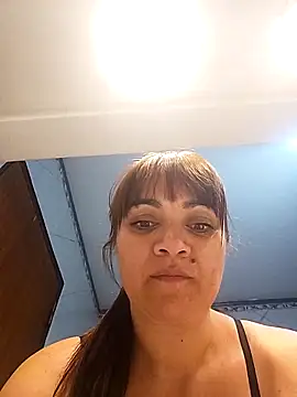 isabella931054 online show from September 28, 2025, 11:55 pm