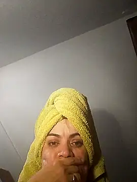 isabella931054 online show from September 19, 2025, 10:25 pm