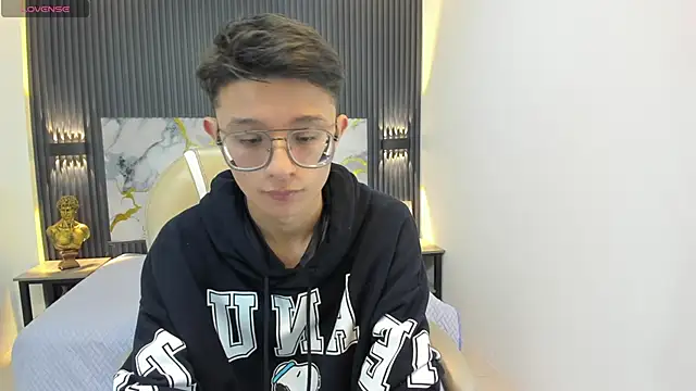 Snapshot of SantiagoRusso18 chatting on September 10, 2025, 12:37 pm SantiagoRusso18 online show from September 10, 2025, 12:37 pm