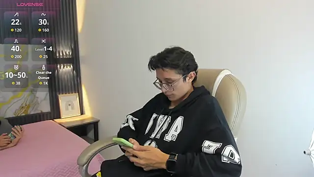 SantiagoRusso18 online show from November 8, 2025, 2:09 pm