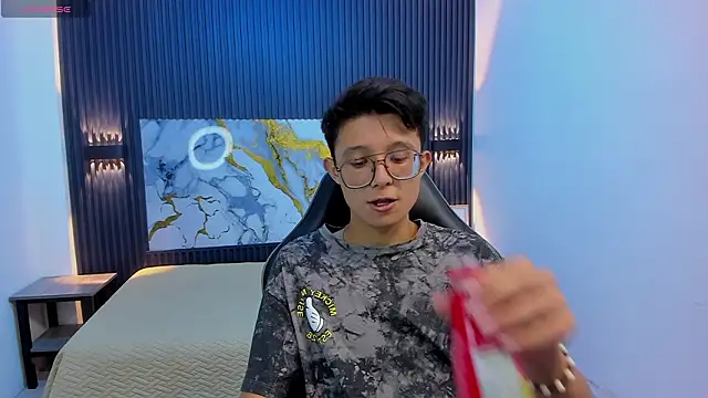 SantiagoRusso18 online show from March 6, 2026, 7:09 pm