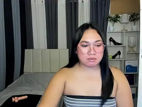 TsUncutKaren online show from March 10, 2026, 5:33 am